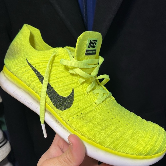 Nike shoes - Picture 2 of 4